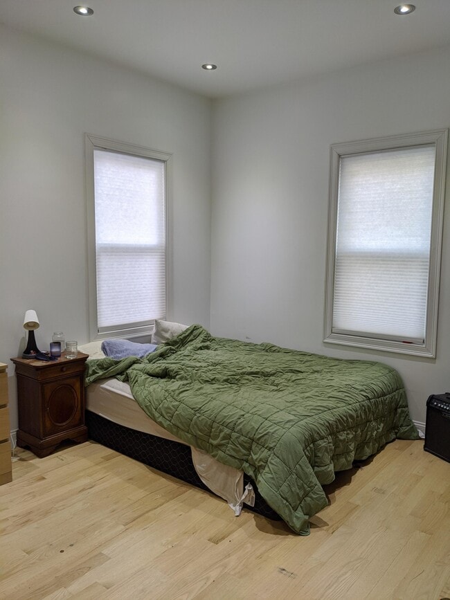 Building Photo - 146 Columbia St