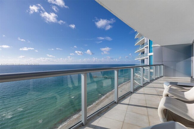 Foto del edificio - 17001 Collins Ave