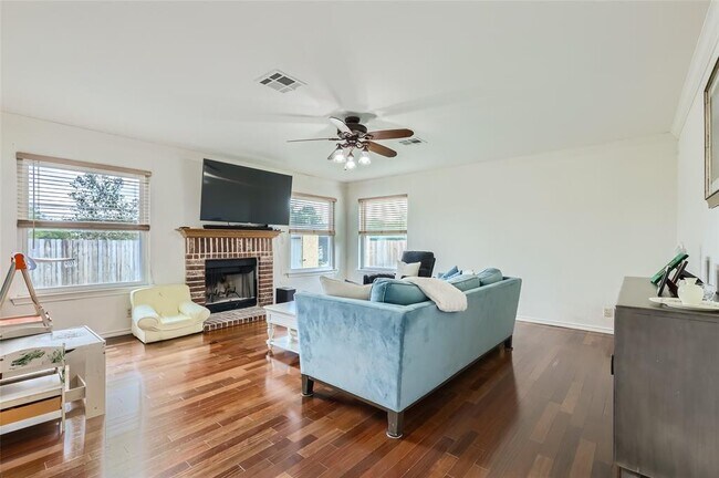 Foto del edificio - 500 Hawthorn Ln