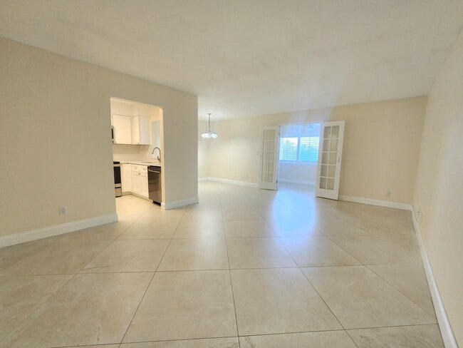 Building Photo - 3178 Via Poinciana