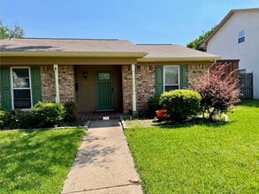 Building Photo - 737 Snowden Dr