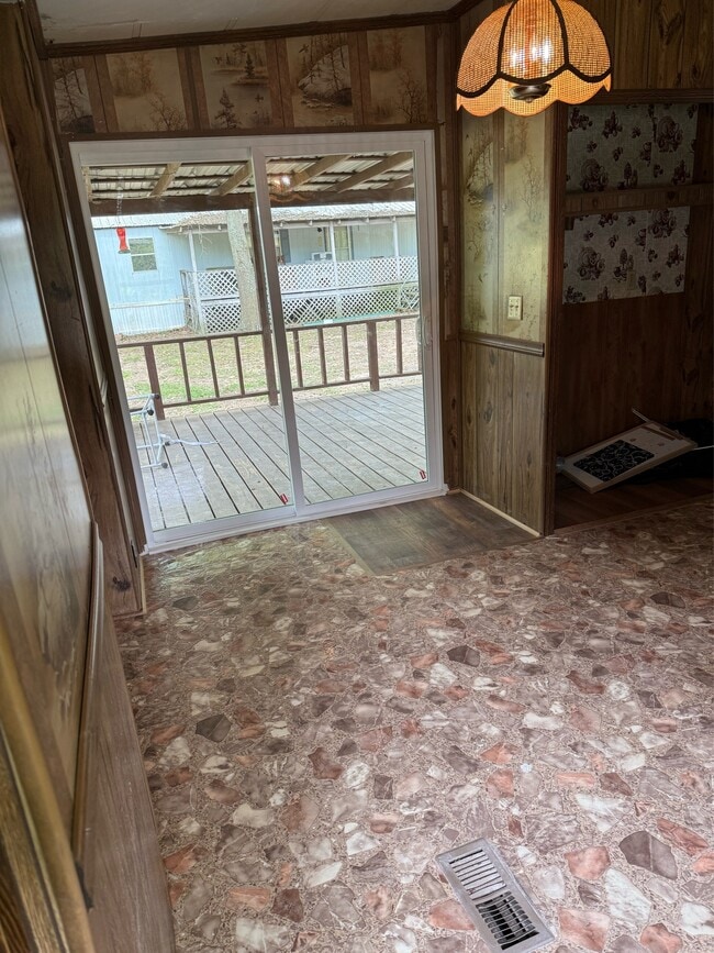 Building Photo - 601 Dillard Dr