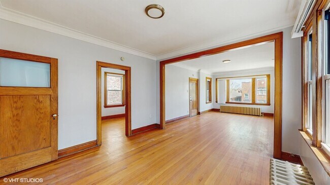 Foto del edificio - Modern 3BR on 2nd Floor – Spacious, Bright...