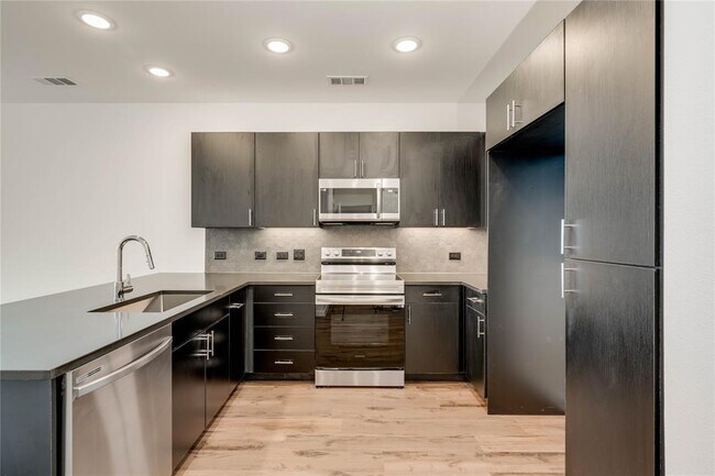 Foto del edificio - 4801 Springdale Rd