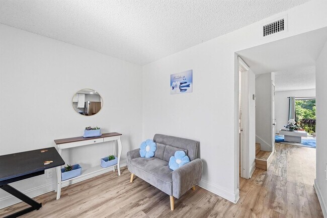 Foto del edificio - 3760 NW 115th Ave