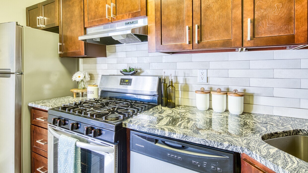 Peninsula Grove Apartments in Hampton, VA