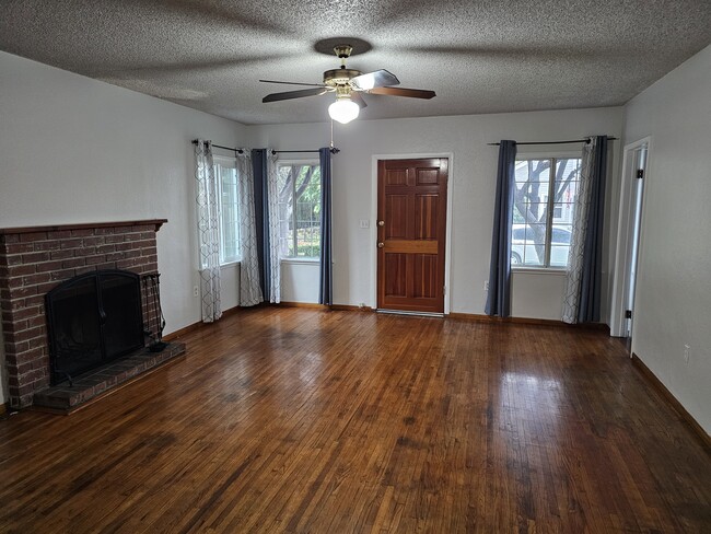 Sala de estar - 249 W Hampton Ct