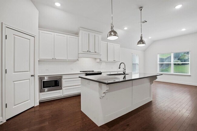 Building Photo - 325 Bluffside Trl