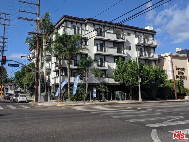 Primary Photo - 147 S Doheny Dr