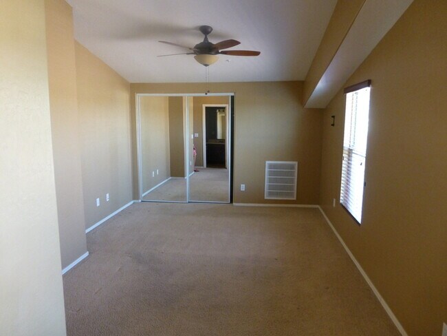 Foto del edificio - 477 N Alder Ct