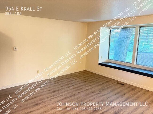 Foto del edificio - 954 E Krall St