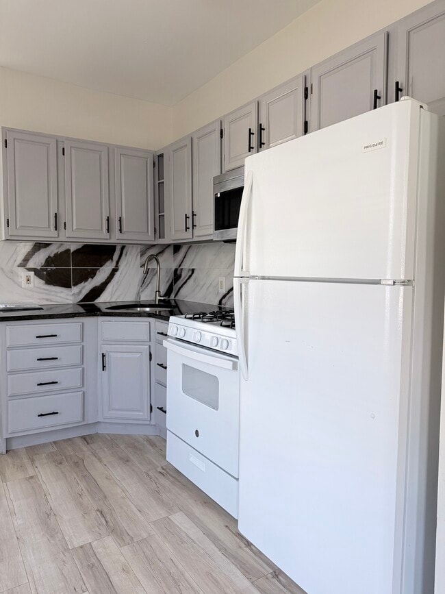 Building Photo - 123 Walnut Ave