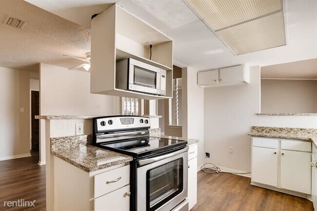 Foto del edificio - 3 br, 2 bath House - 2700 Raintree Dr.