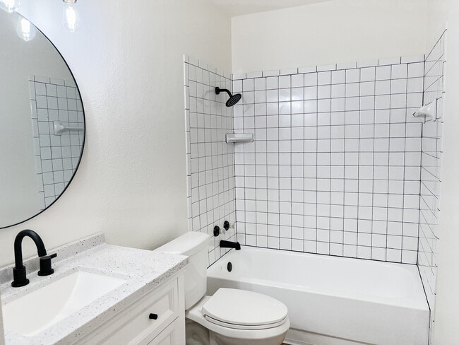 Building Photo - 4651 Briarwood Dr