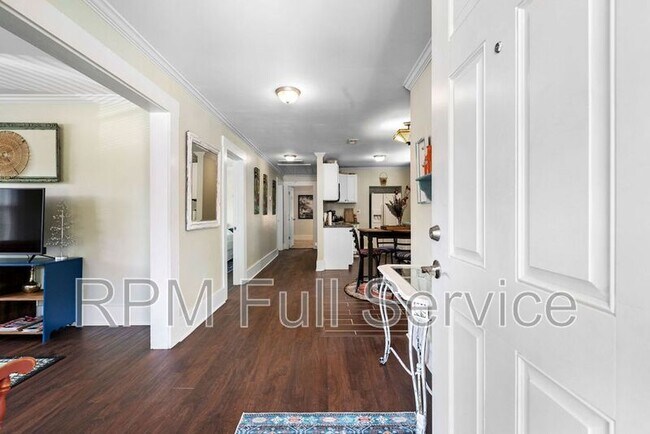Building Photo - 1021 Crossland Avenue