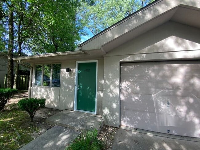 Building Photo - 2 Bedroom Garden Home - Allendale Boulevar...