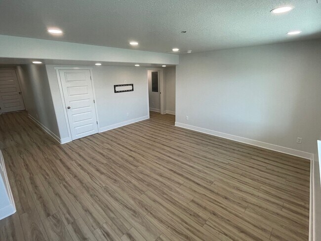 Foto del edificio - 946 N Olson Dr