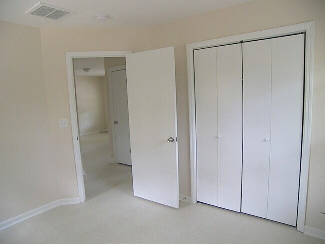 Foto del edificio - 7600 E Oakridge Cir