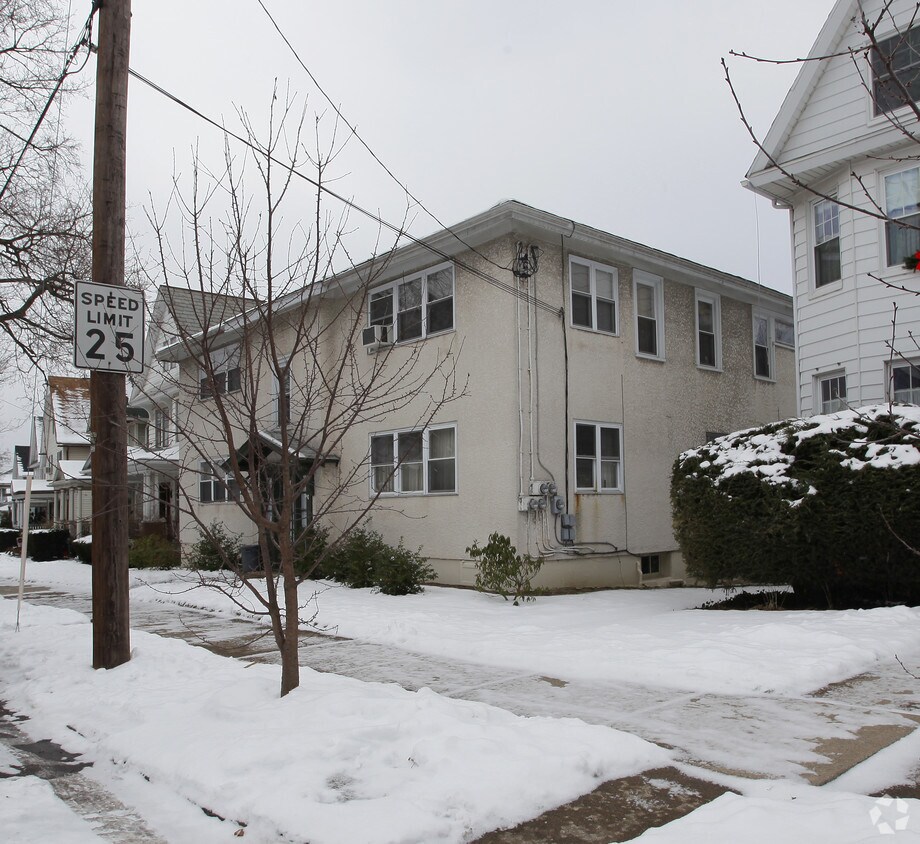Foto del edificio - 923-925 Taylor Ave