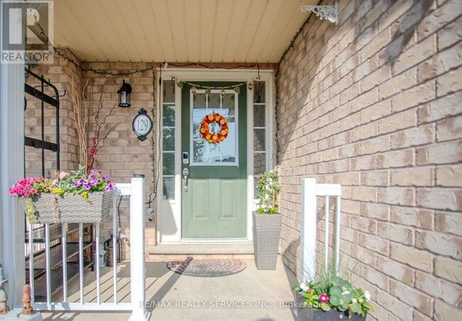 Building Photo - 129 Dewell Crescent