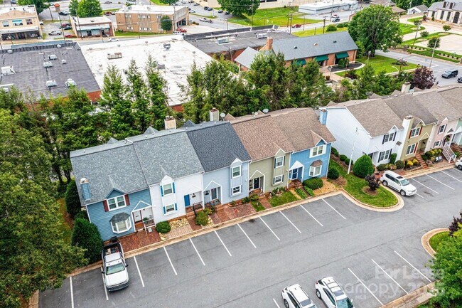 Foto del edificio - 617 College Ave SW
