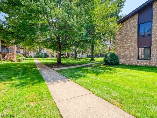 Foto del edificio - 16410 Heather Ln