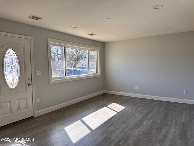 Foto del edificio - 204 Dickinson Ave