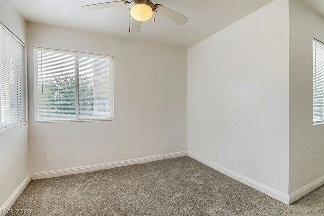 Foto del edificio - 1806 N Decatur Blvd