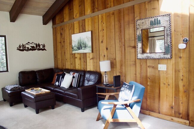 Foto del edificio - Introducing Your Ideal Retreat in a Prime Location!