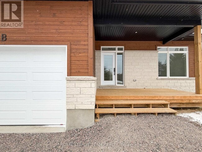 Photo du bâtiment - 1970 Burnstown Rd