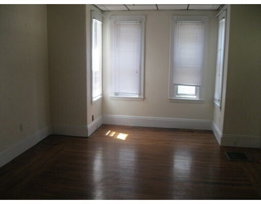 Building Photo - 2062 Dorchester Ave