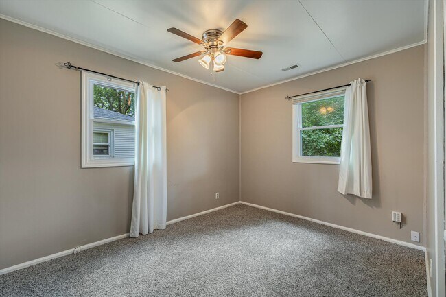 Building Photo - 1409 Briarcliff Dr