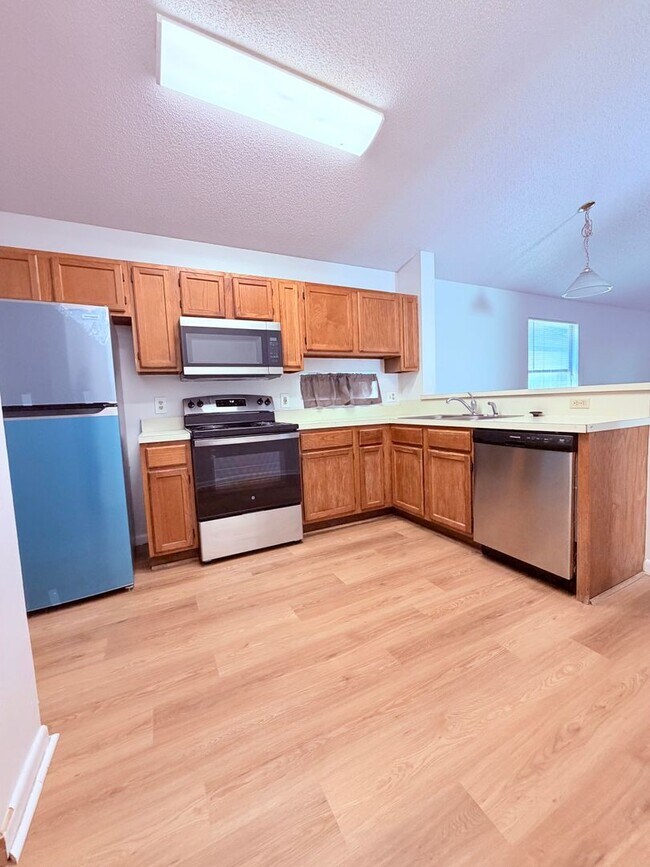 Foto del edificio - Charming updated & move in ready!