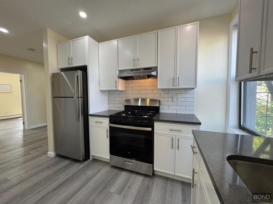Foto principal - 2 bedroom in Brooklyn NY 11211