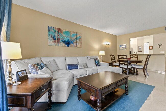 Building Photo - 400 Uno Lago Dr