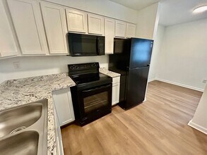 Building Photo - 200 N Hill-N-Dale St