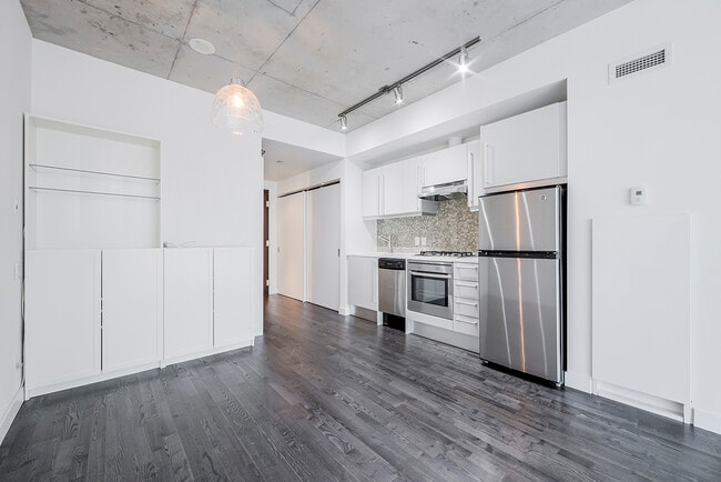 Building Photo - 25-625 Oxley St