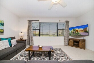 Building Photo - 2305 Victoria Dr