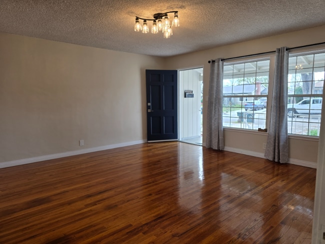 Foto del edificio - 470 Mercury Ln