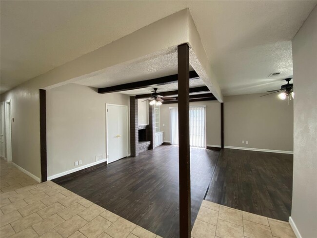Building Photo - 4543 Altamesa Blvd