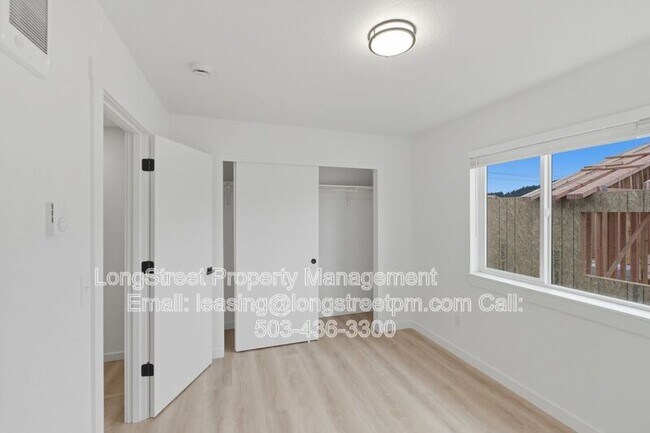 Building Photo - 824 S 19th St