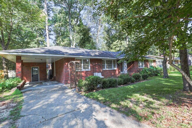Building Photo - Available Now!| 3BR/2BA Midtown Brick Ranch | Lawn Care, Pest Control & W/D Included | Clubview /...