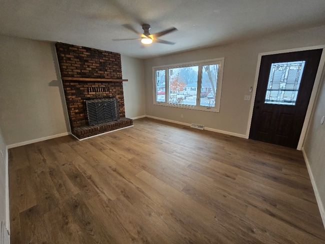 Foto del edificio - 1121 Debra Ln