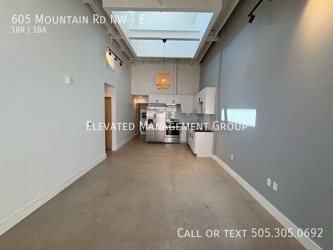 Foto del edificio - 605 Mountain Rd NW