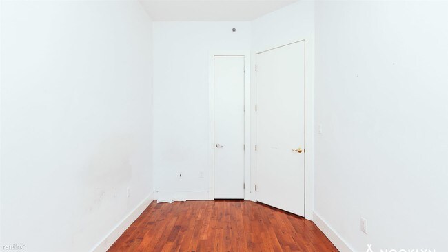 Building Photo - 4 br, 2 bath Apartment - 597 Central Ave
