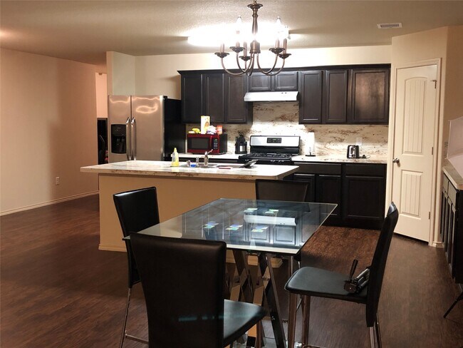 Foto del edificio - 2035 Naplechase Crest Dr