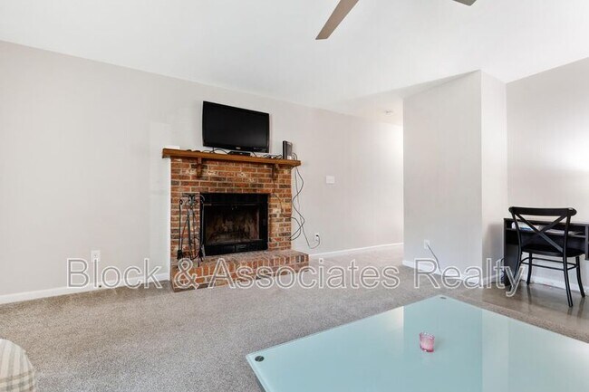 Building Photo - 2922 Glenridge Dr