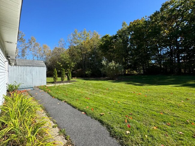 Foto del edificio - 98 Burnell Dr