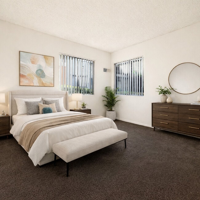 Building Photo - Creekside Villas Apartments