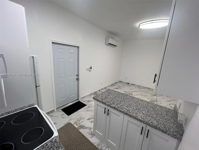 Foto del edificio - 1720 NW 180th Terrace